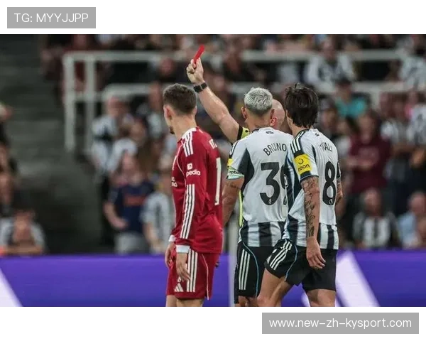 主力球员绝杀瞬间，锁定胜利之门，足球绝杀球