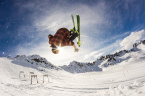 水球比赛朝鲜女队拼搏精神可嘉，女子水球国家队