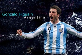 德甲激战正酣，拜仁领跑多特紧追不舍