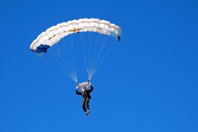 曼联内部评估报告指出锋线转换效率需提升，曼联支点中锋