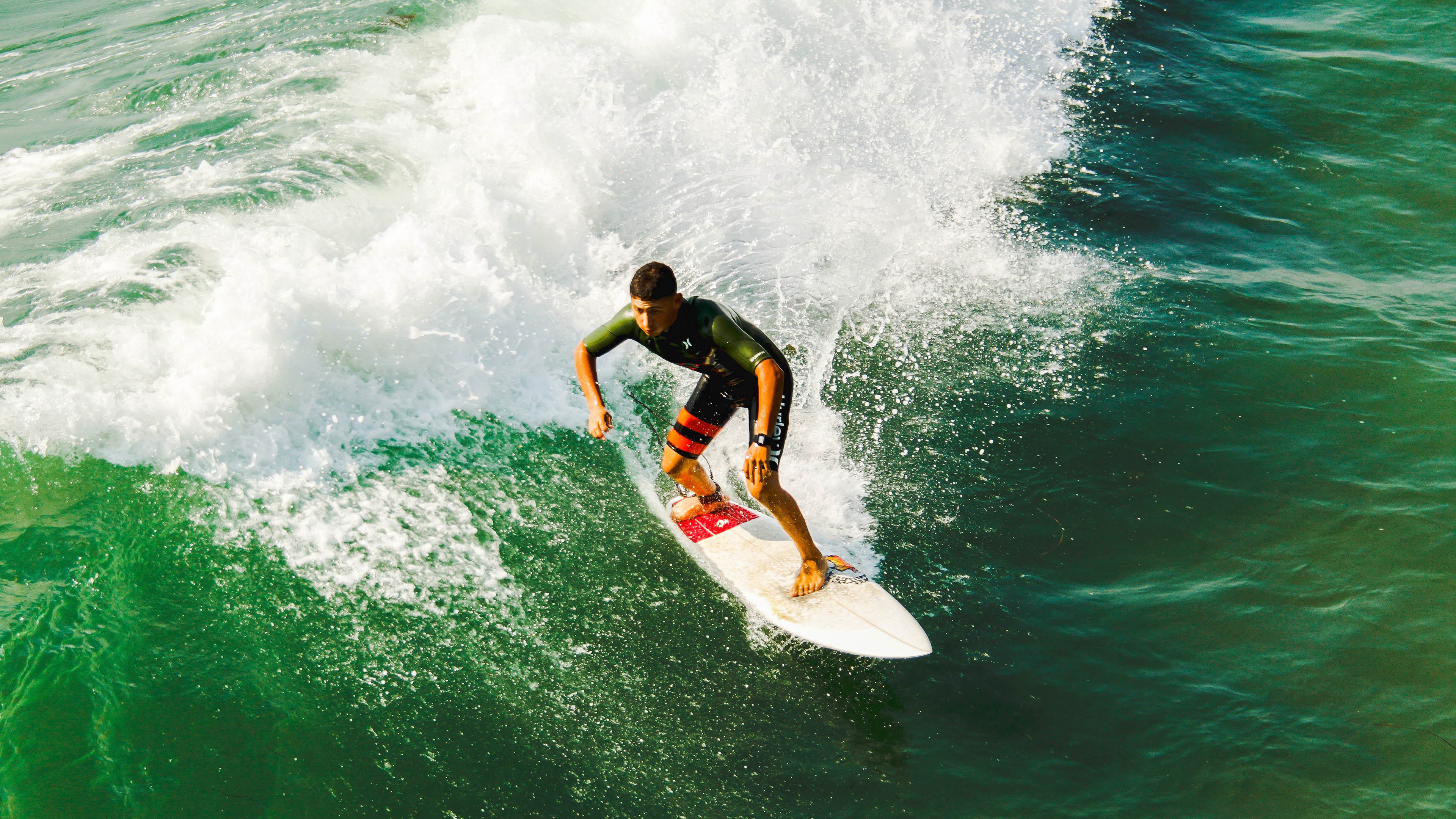 拜仁中场统治力十足，比赛节奏尽在掌控，拜仁中场组合